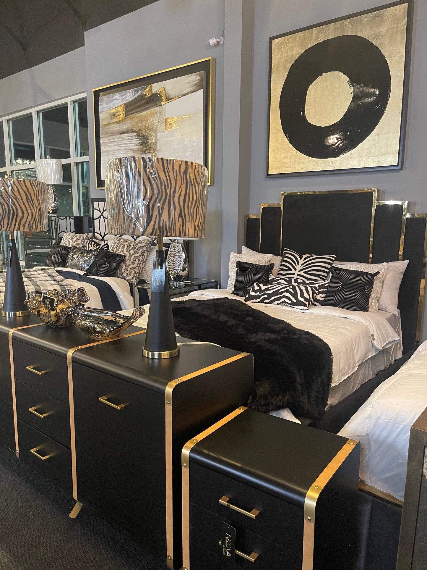 ROYAL BLACK VELVET GOLD BED